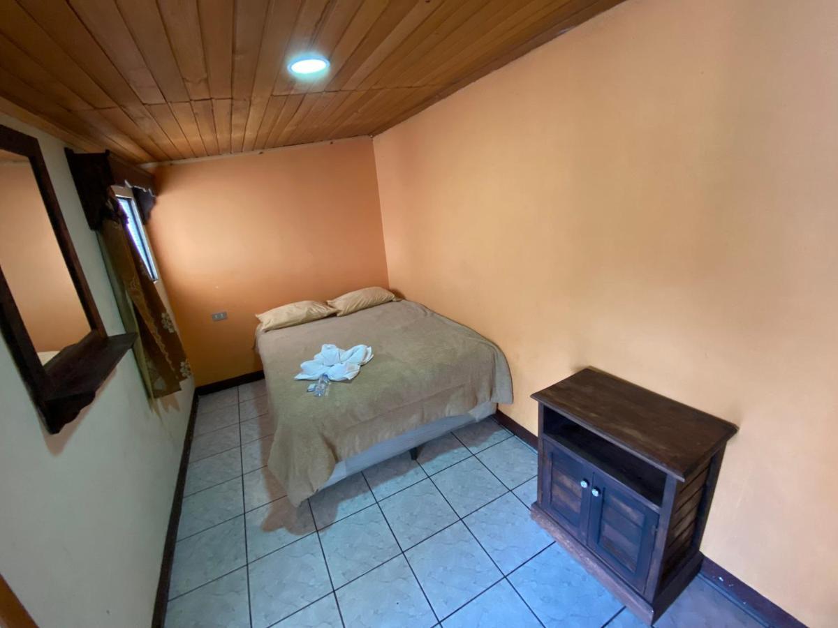 Del Ferrocarril Guest house Quetzaltenango